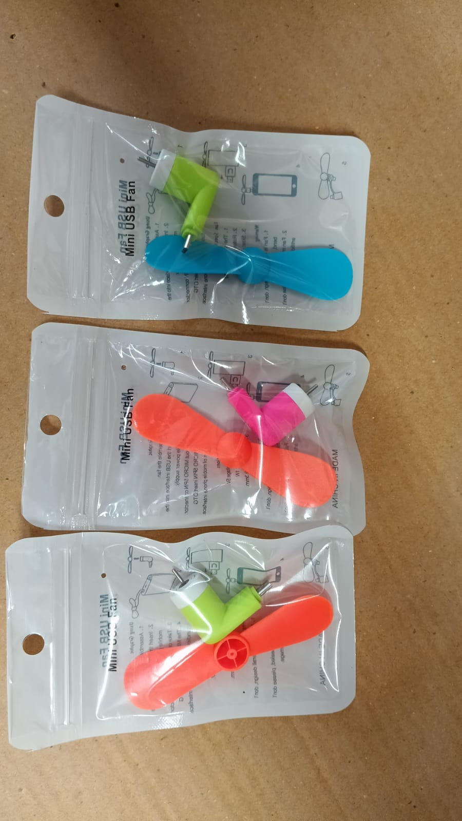 mini USB fan For Having cool air instantly, anywhere and anytime purposes (Micro Port / Mix Color) mini USB fan For Having cool air instantly, anywhere and anytime purposes (Micro Port / Mix Color)